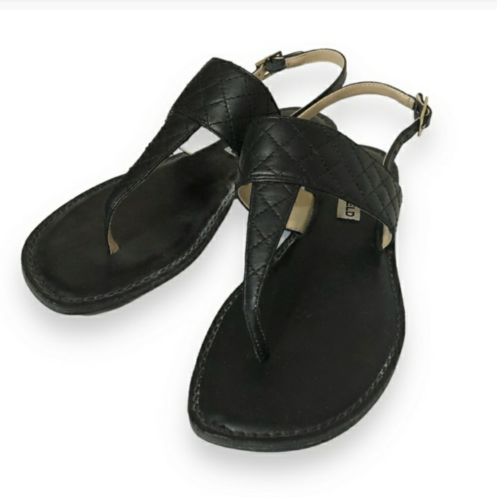 KARL LAGERFELD PARIS Mildred Quilted Leather T-Strap SandalEUC!